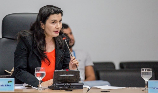 Eliene sugere implantação de programa de saúde ocular para estudantes