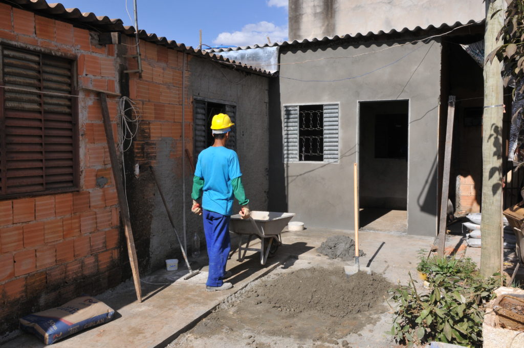 Criação de projeto para reforma de casas de famílias de baixa renda é proposta por Zacarias