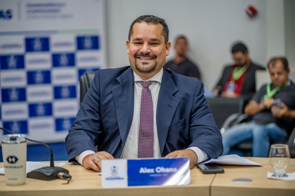 Vereador Alex Ohana apresenta proposições sobre bem-estar animal, educação, saúde e habitação em Parauapebas