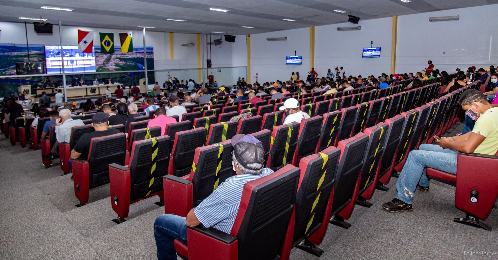 Vereadores solicitam construção de terminal de transporte, universidade, escola, creche, quadra esportiva e perfuração de poços