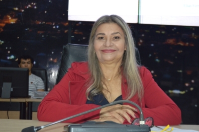 Francisca Ciza pede criação do cargo de assistente social para atuar junto às escolas municipais