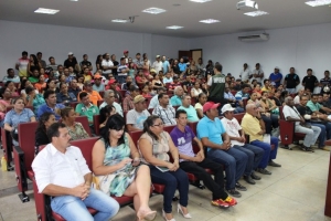 Autoridades convencem feirantes a deixarem Feira do Produtor