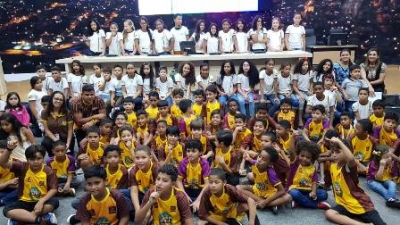 Câmara Municipal recebe alunos e comemora Dia Mundial do Livro Infantil