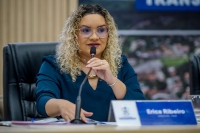 Erica Ribeiro cobra transparência em obras asfálticas e propõe UBS Móvel para o Residencial Alto Bonito