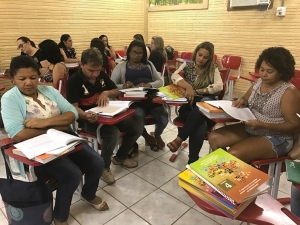 Professores da rede municipal ganham benefício para compra de livros