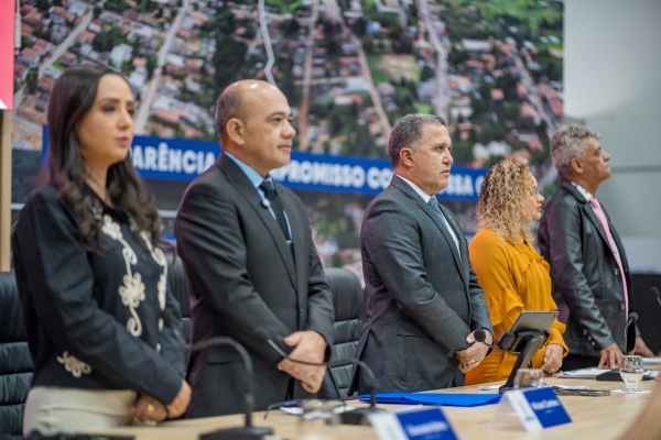 Vereadores rejeitam cinco de seis vetos do prefeito Aurélio Goiano