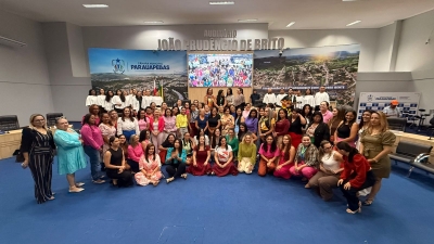 Câmara promove roda de conversa sobre protagonismo feminino e curso de automaquiagem para servidoras