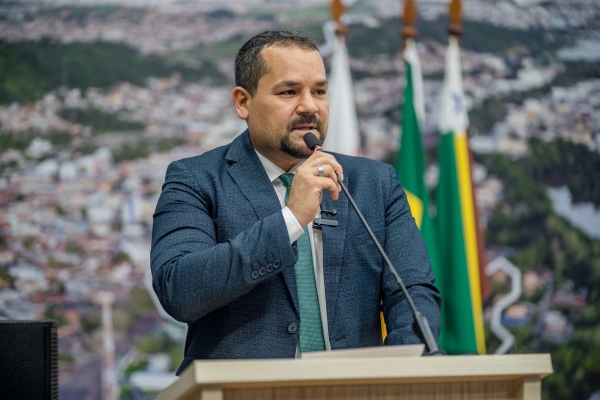 Alex Ohana cobra contratação de neuropediatras, tarifa zero no transporte público e transparência em licitações da Segov