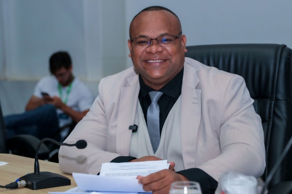 Vereador Francisco Eloecio apresenta propostas para Cidade Jardim e pede informações sobre terreno público