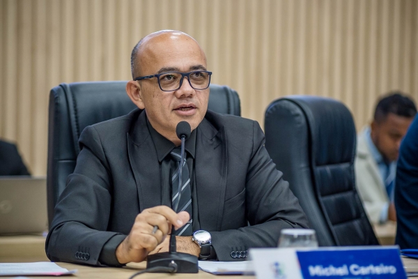 Michel Carteiro solicita melhorias na iluminação pública e escola de tempo integral