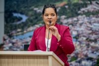 Maquivalda Barros cobra informações sobre política municipal de saúde e contratos da Prefeitura de Parauapebas