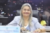 Vereadora pede regulamentação do cargo de terapeuta e infraestrutura para dois bairros