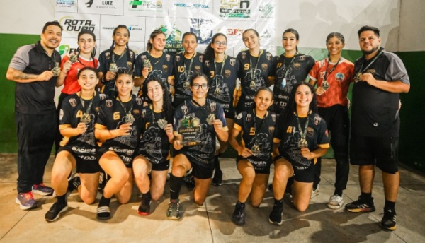 Câmara aprova apoio a comerciantes contra a criminalidade e homenageia OAB, Senac e Clube Minério Handebol
