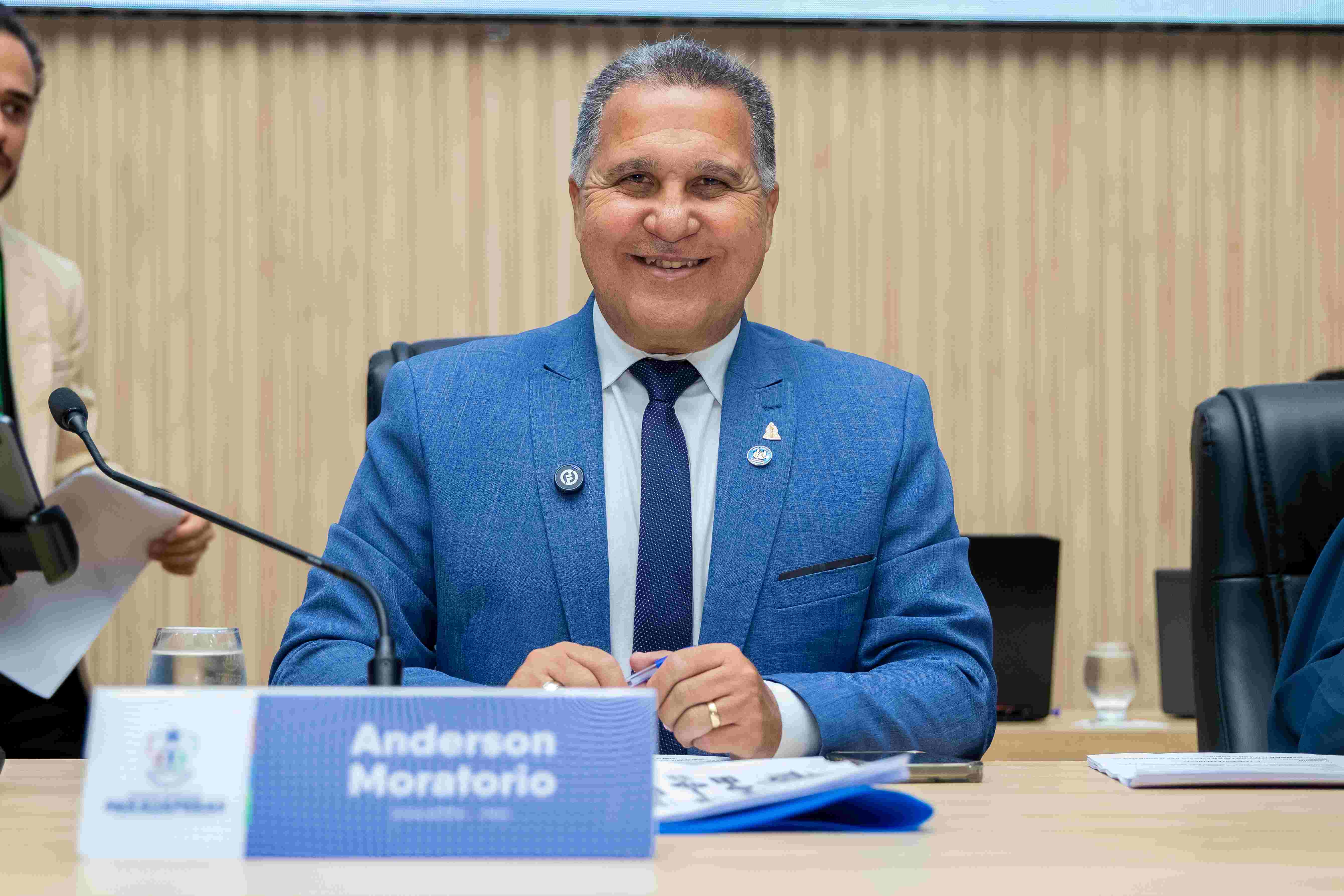 IAnderson Moratorio cobra retomada de obras, explicações sobre o fim do Gira Renda e execução das emendas parlamentares em Parauapebas