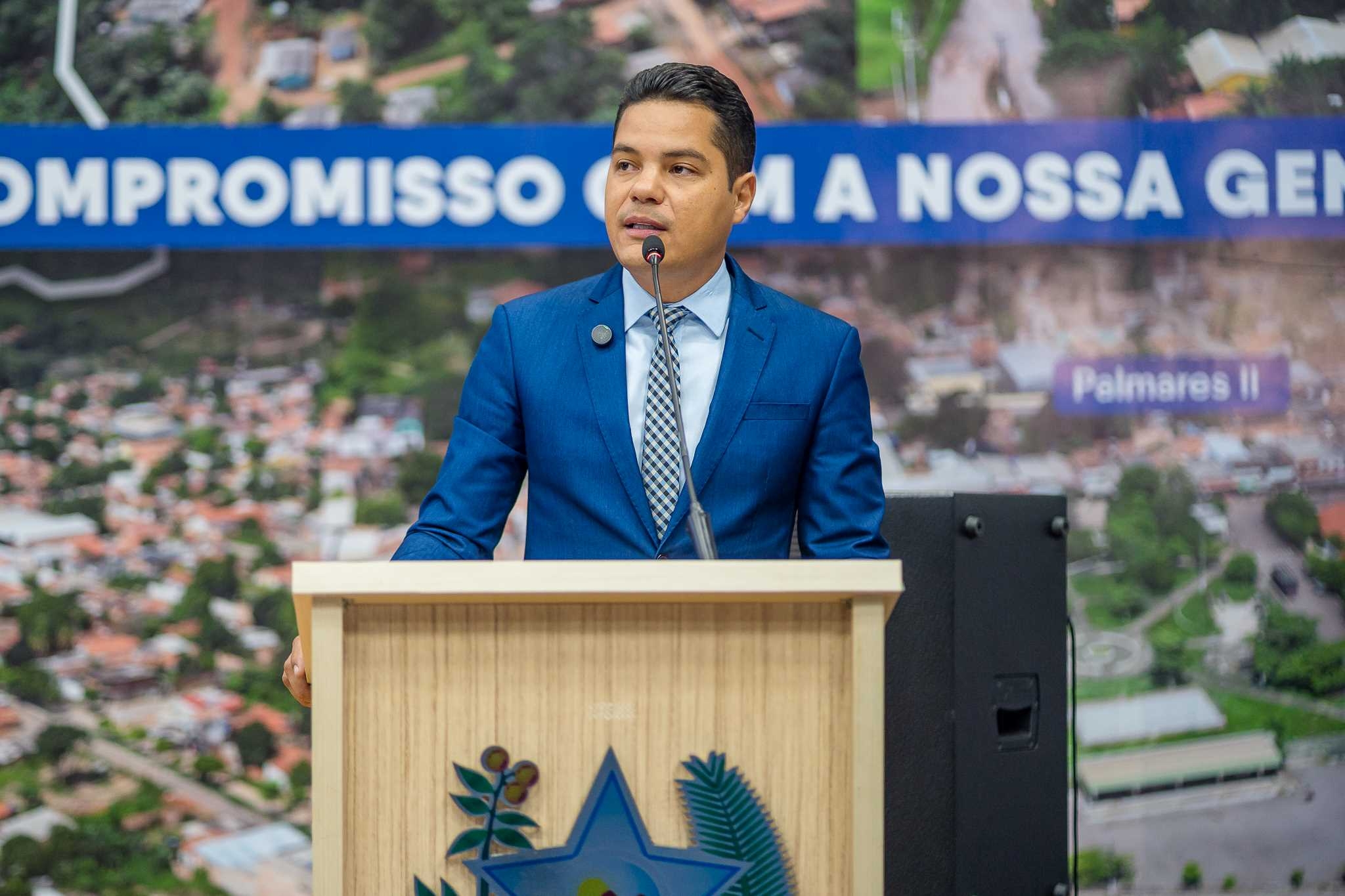 IZé do Bode indica entrega de kits escolares inclusivos e solicita realização de audiências públicas sobre autismo e infraestrutura