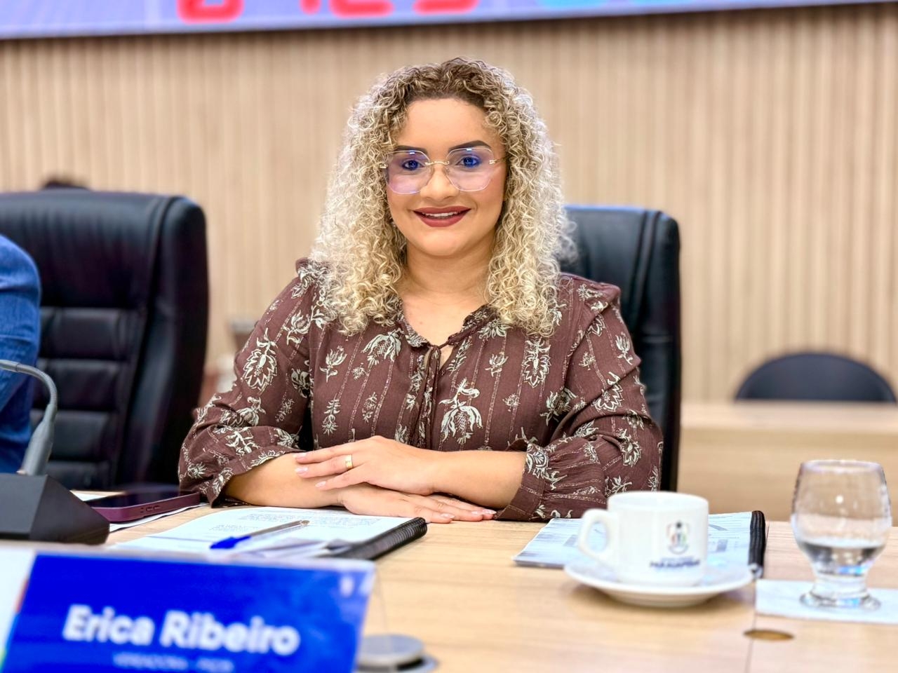 IÉrica Ribeiro cobra informações sobre prevenção à meningite e situação do CRAS da Paz em Parauapebas