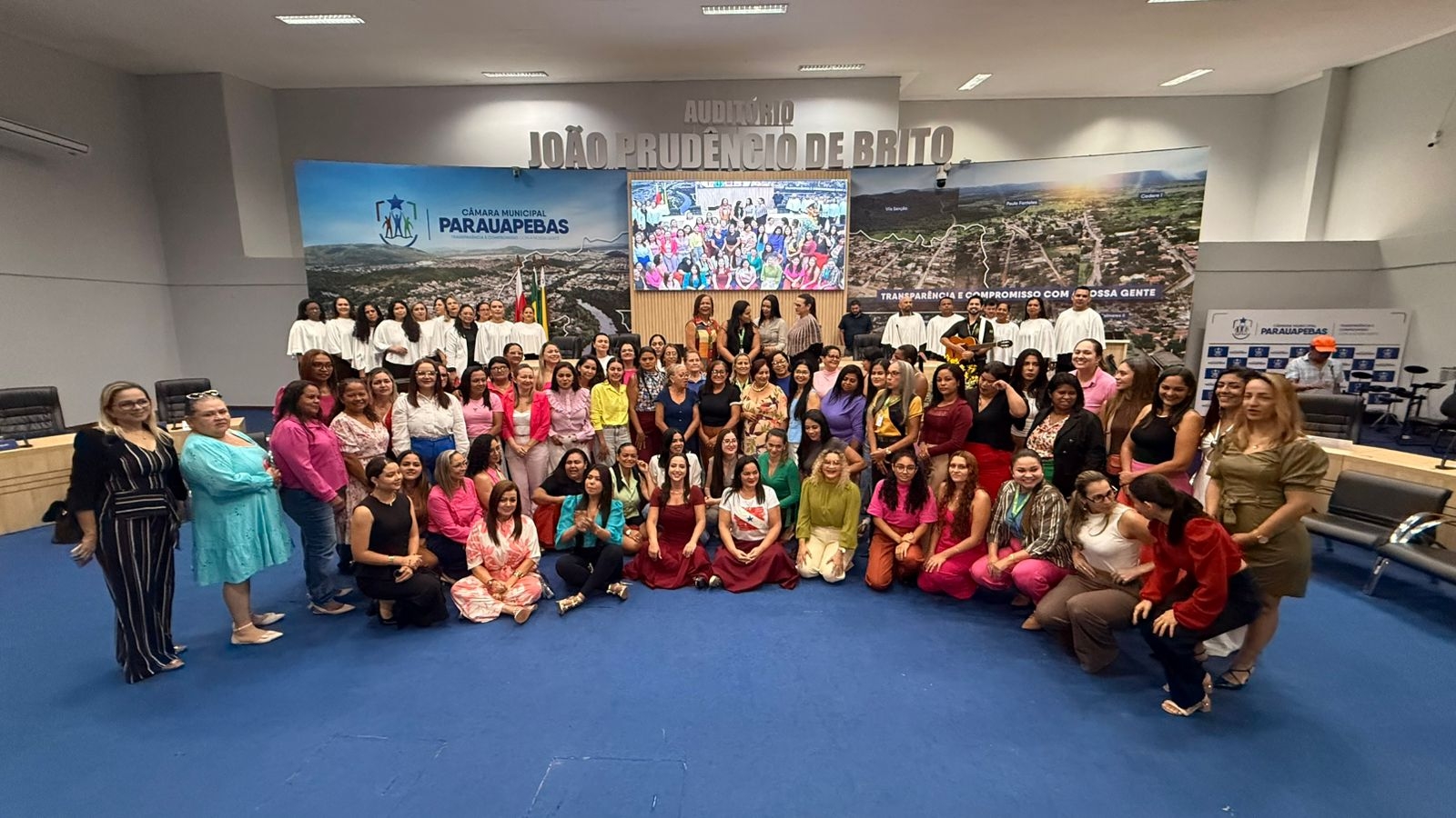 ICâmara promove roda de conversa sobre protagonismo feminino e curso de automaquiagem para servidoras