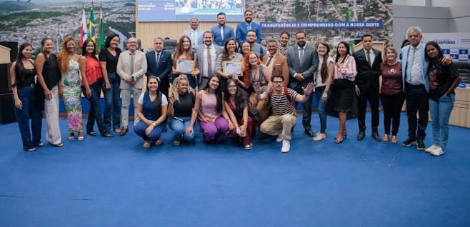ILegislativo aprova congratulações ao Observatório de Gênero, a lideranças religiosas e advogados; e repúdio ao transporte escolar
